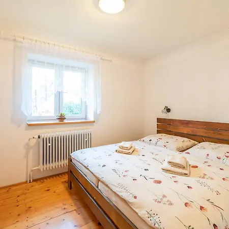 Poustka * Dobkovice